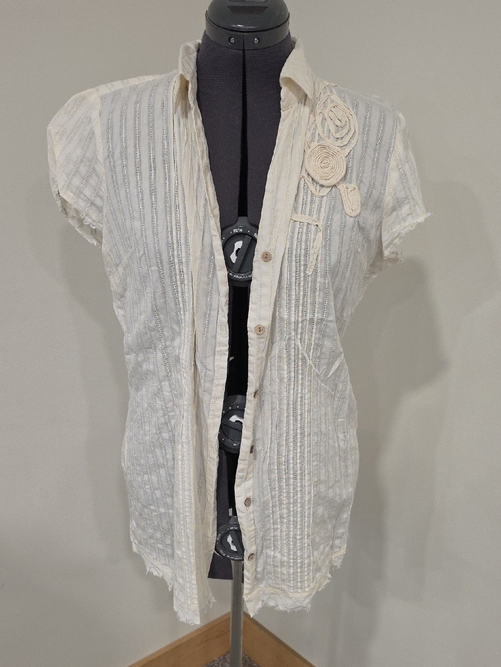 Maurices Cream Short-Sleeve Button-Down Shirt with Floral Rosette